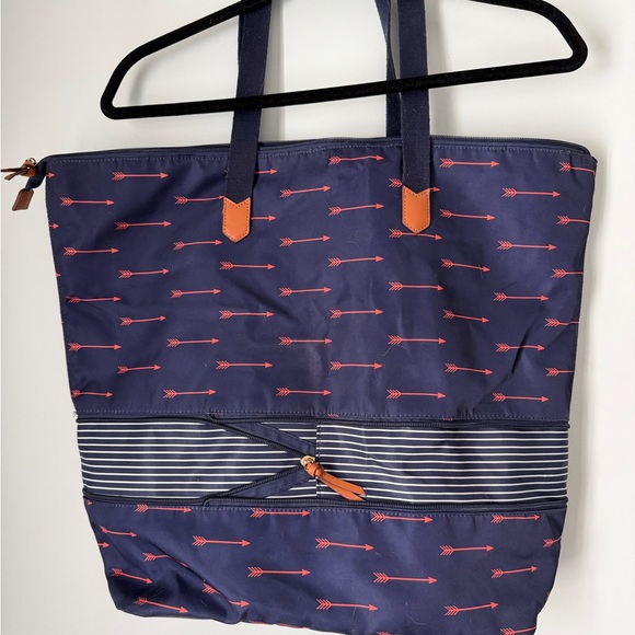 Stella & Dot Expandable Daytripper Bag, Navy with Red Arrows - Picture 2 of 7